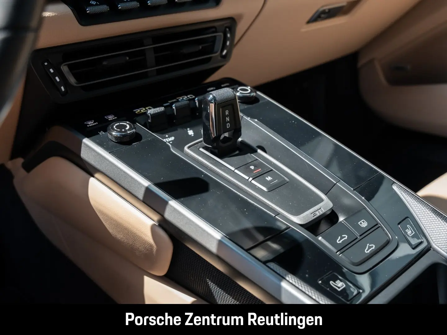 Porsche 992 911 Carrera 4 BOSE