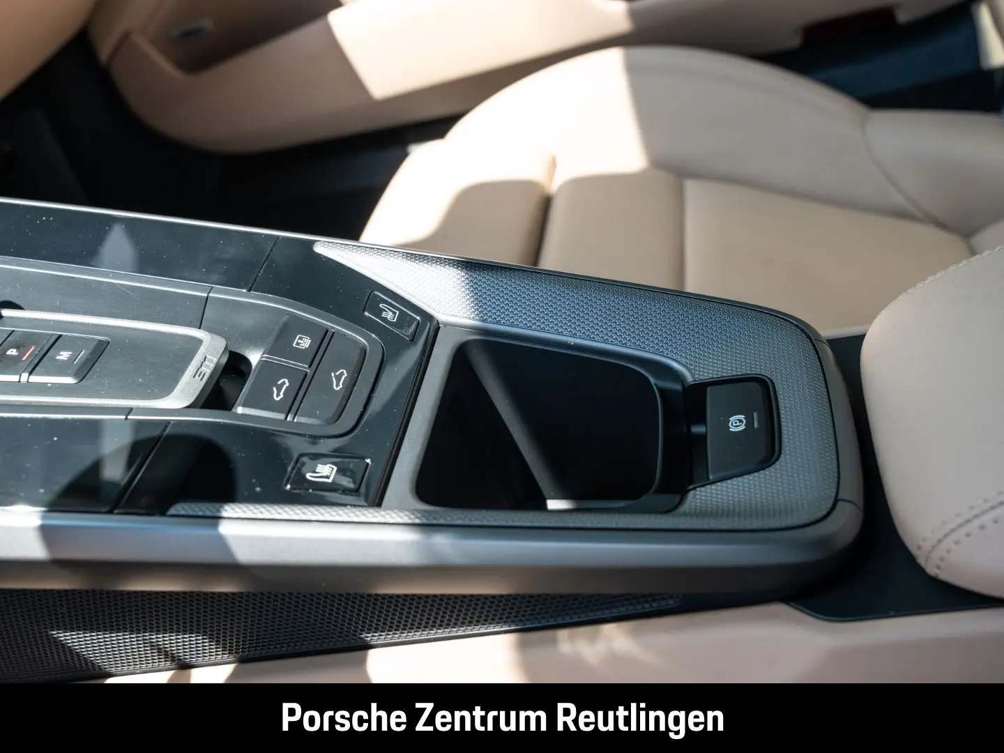 Porsche 992 911 Carrera 4 BOSE