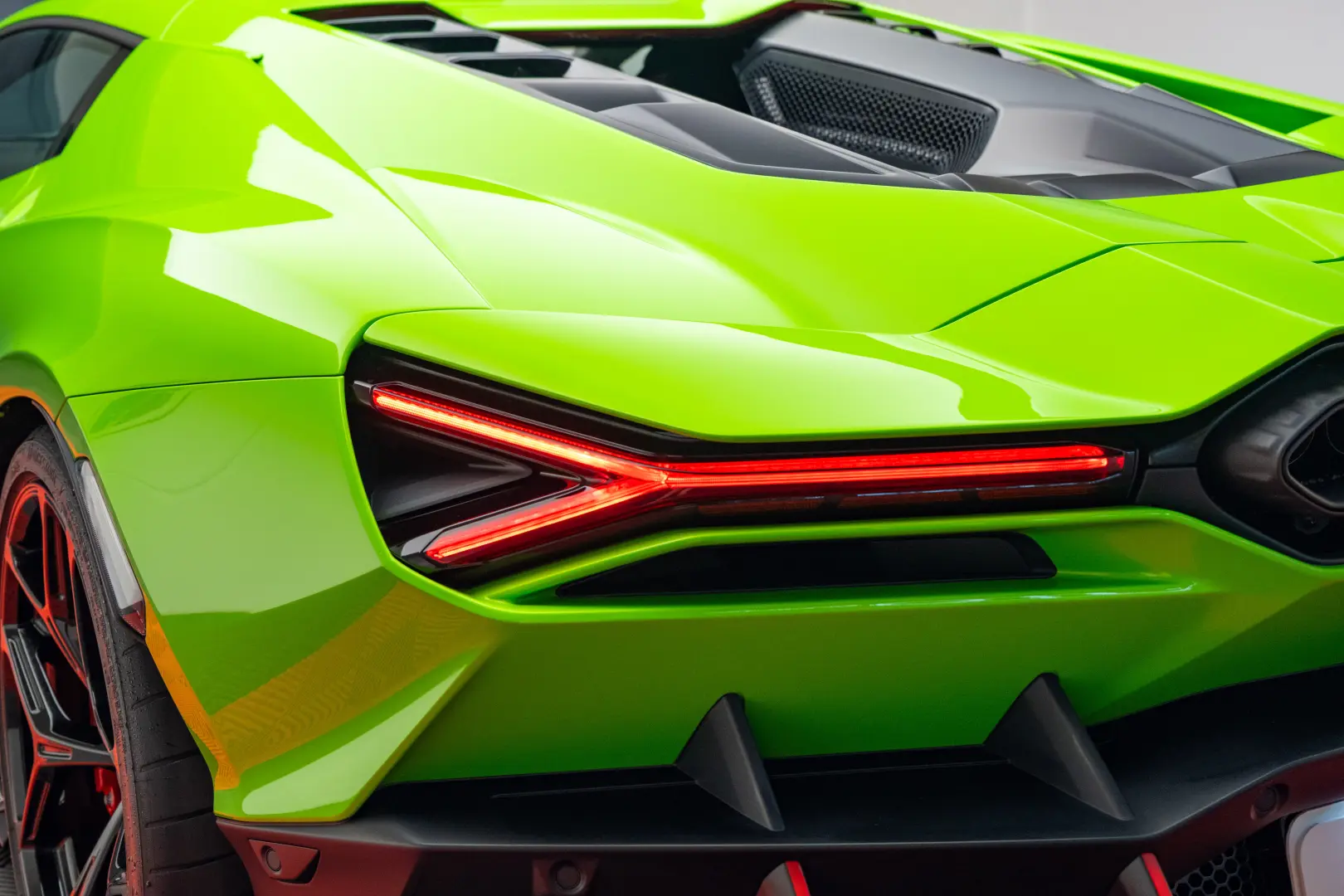LAMBORGHINI REVUELTO