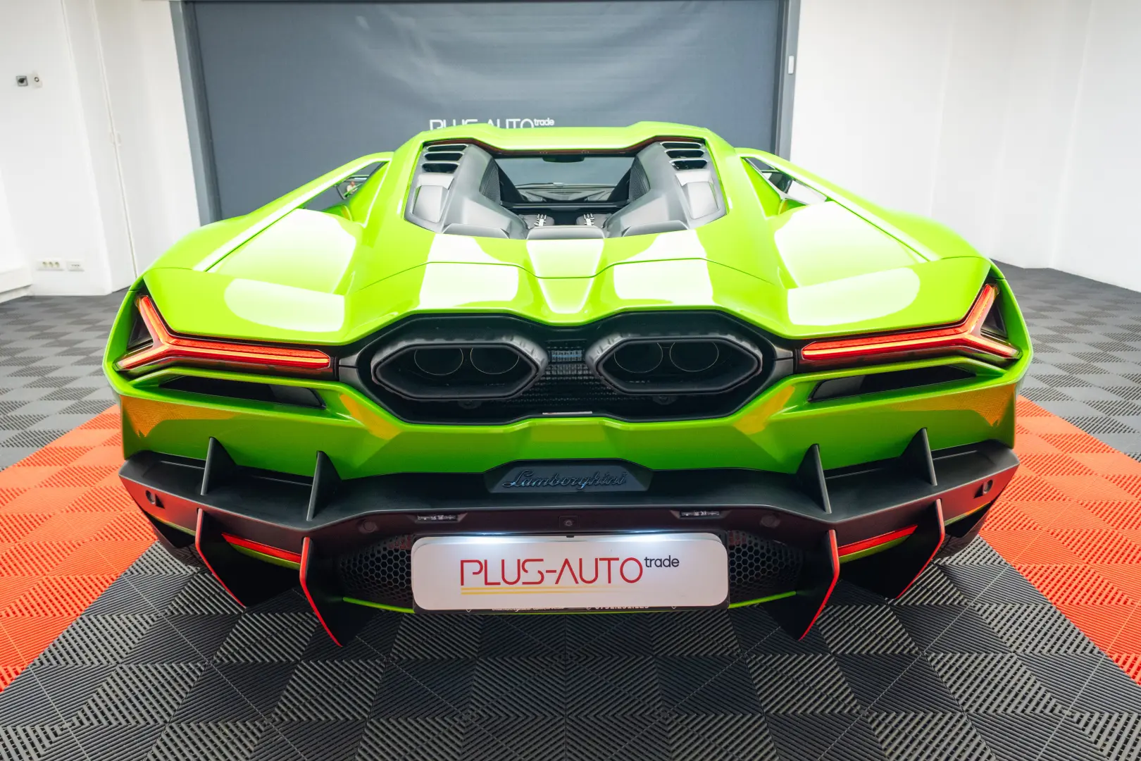 LAMBORGHINI REVUELTO