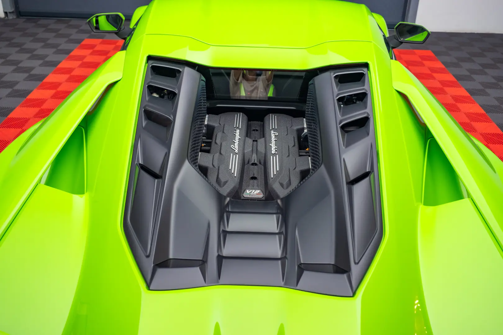 LAMBORGHINI REVUELTO