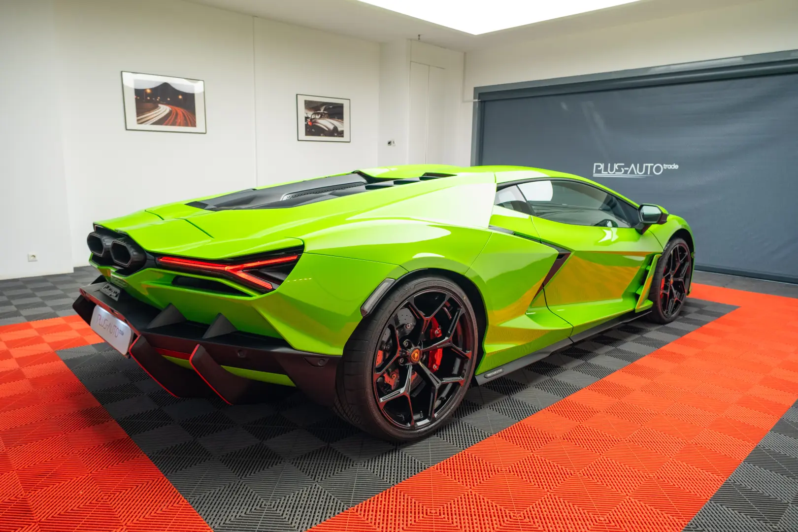 LAMBORGHINI REVUELTO