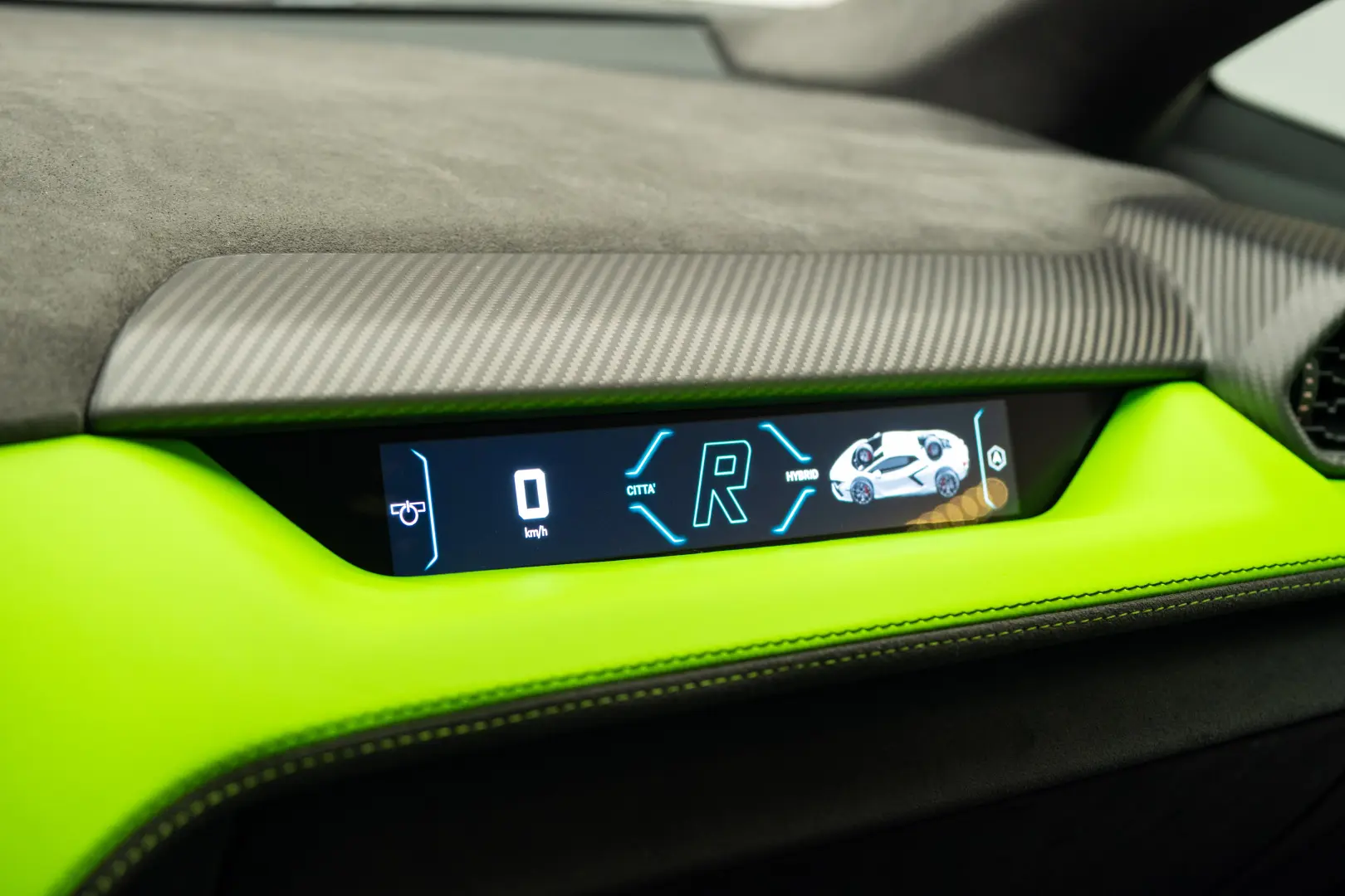 LAMBORGHINI REVUELTO