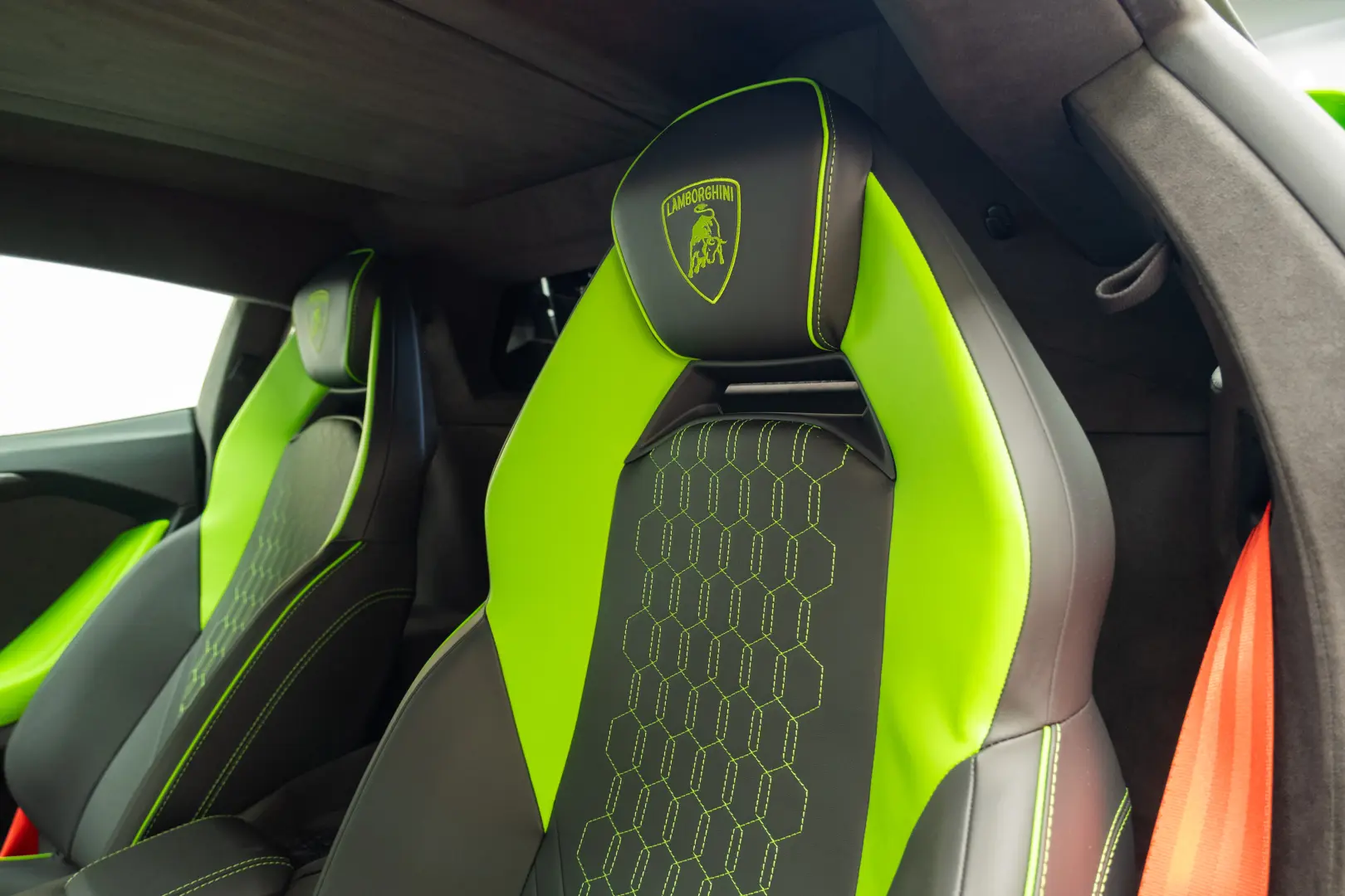 LAMBORGHINI REVUELTO