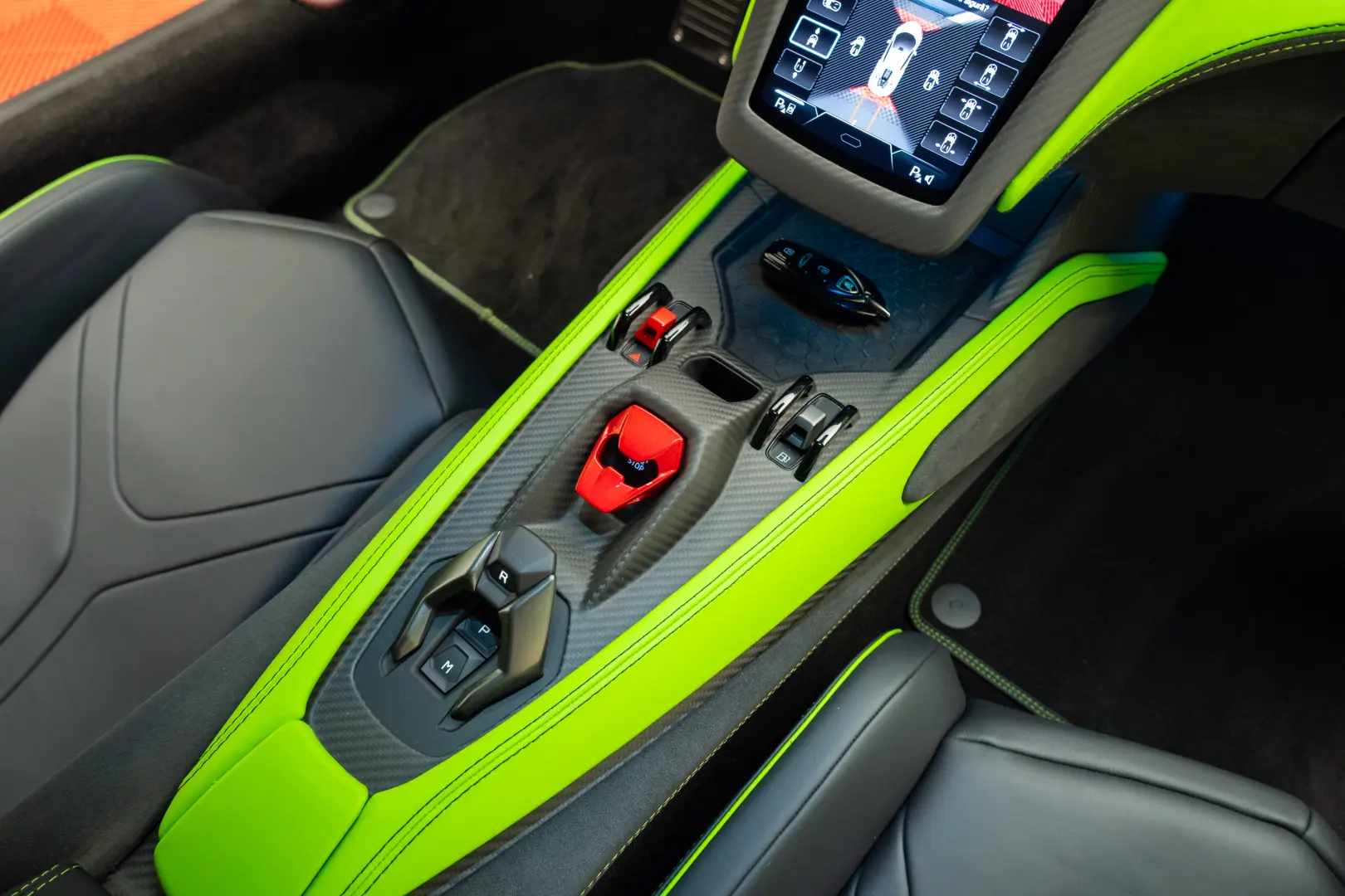 LAMBORGHINI REVUELTO