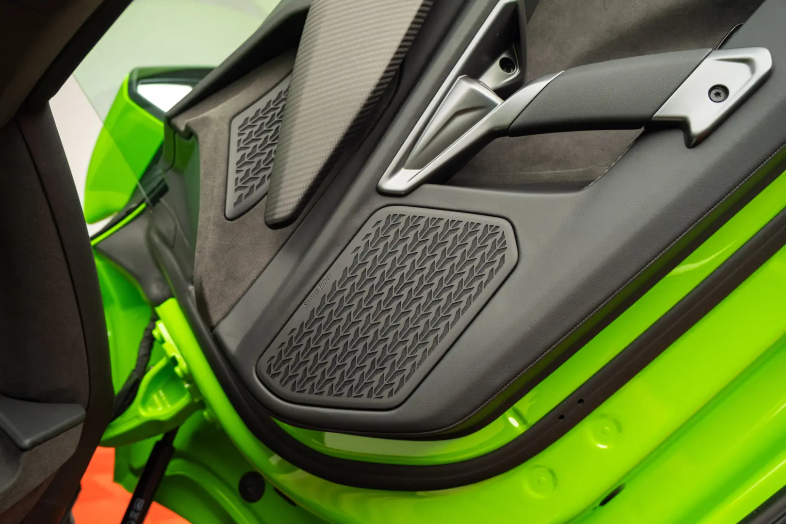 LAMBORGHINI REVUELTO