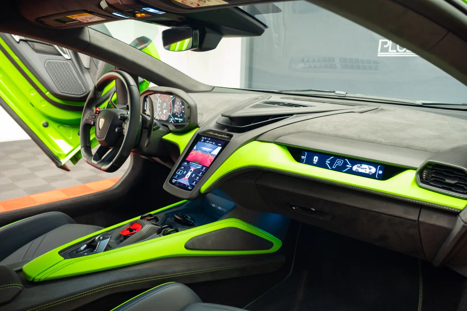 LAMBORGHINI REVUELTO