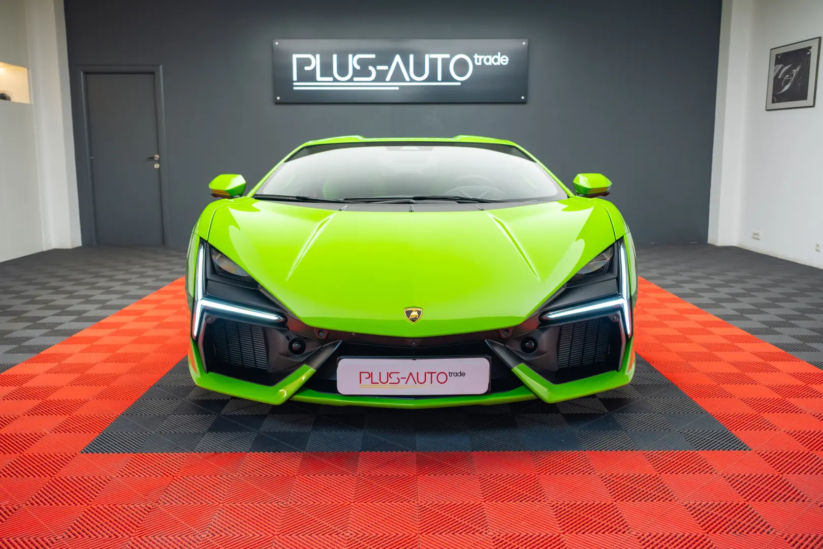LAMBORGHINI REVUELTO