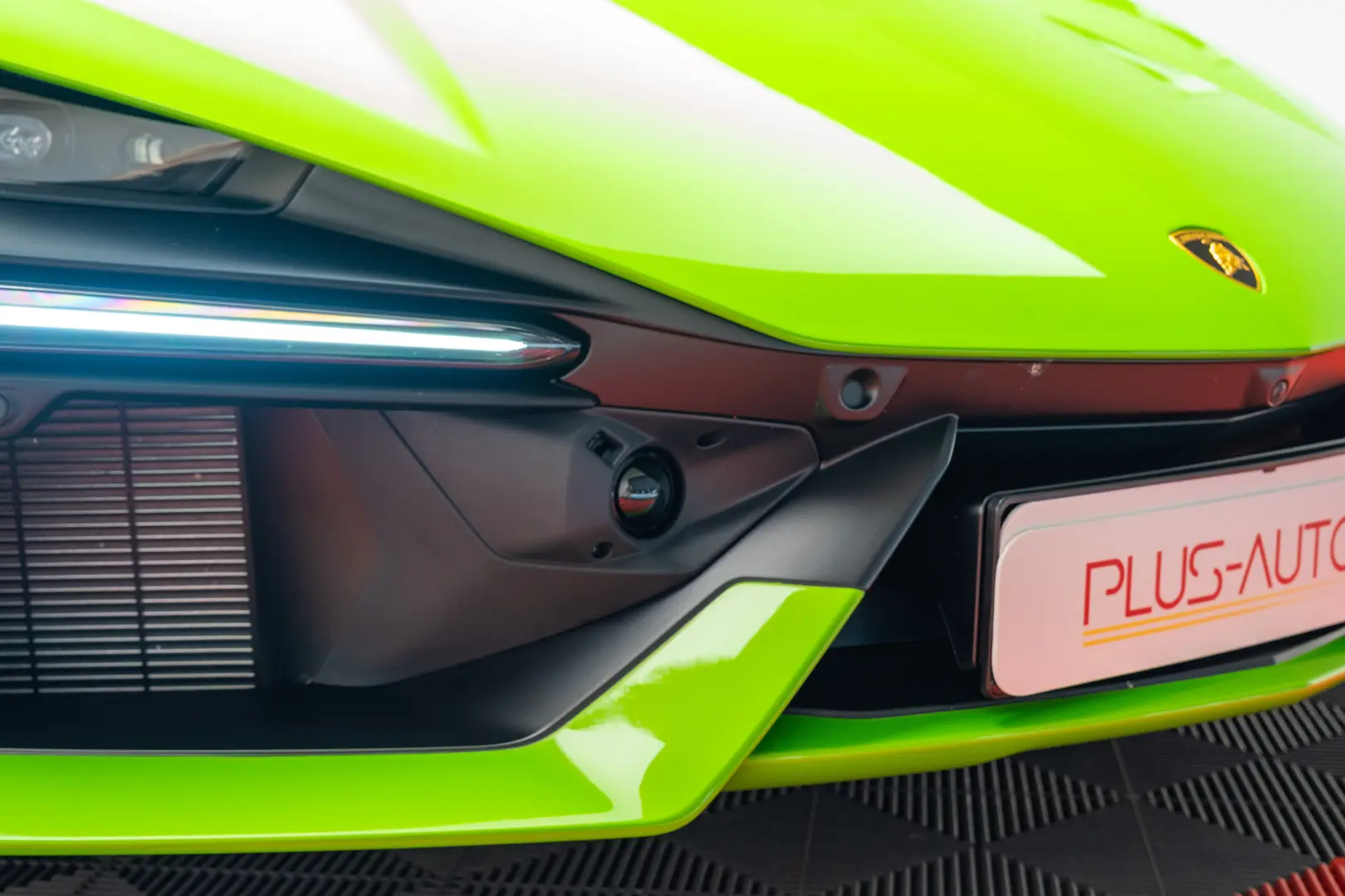 LAMBORGHINI REVUELTO
