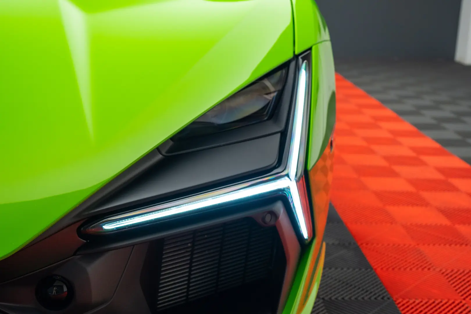 LAMBORGHINI REVUELTO