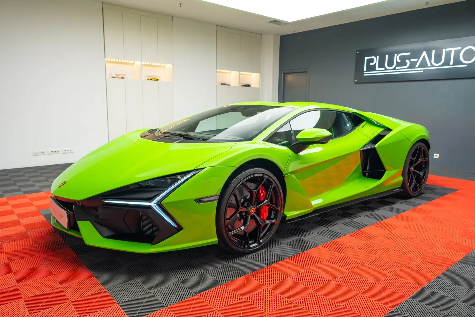 LAMBORGHINI REVUELTO
