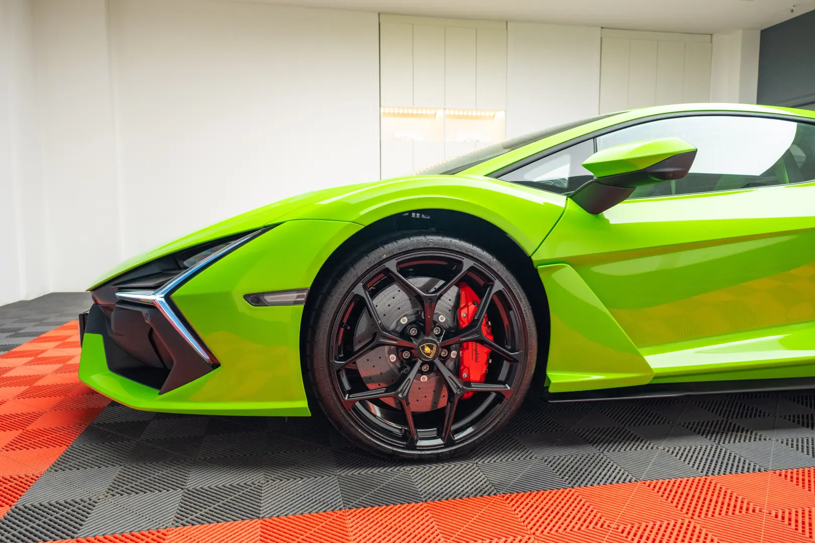 LAMBORGHINI REVUELTO