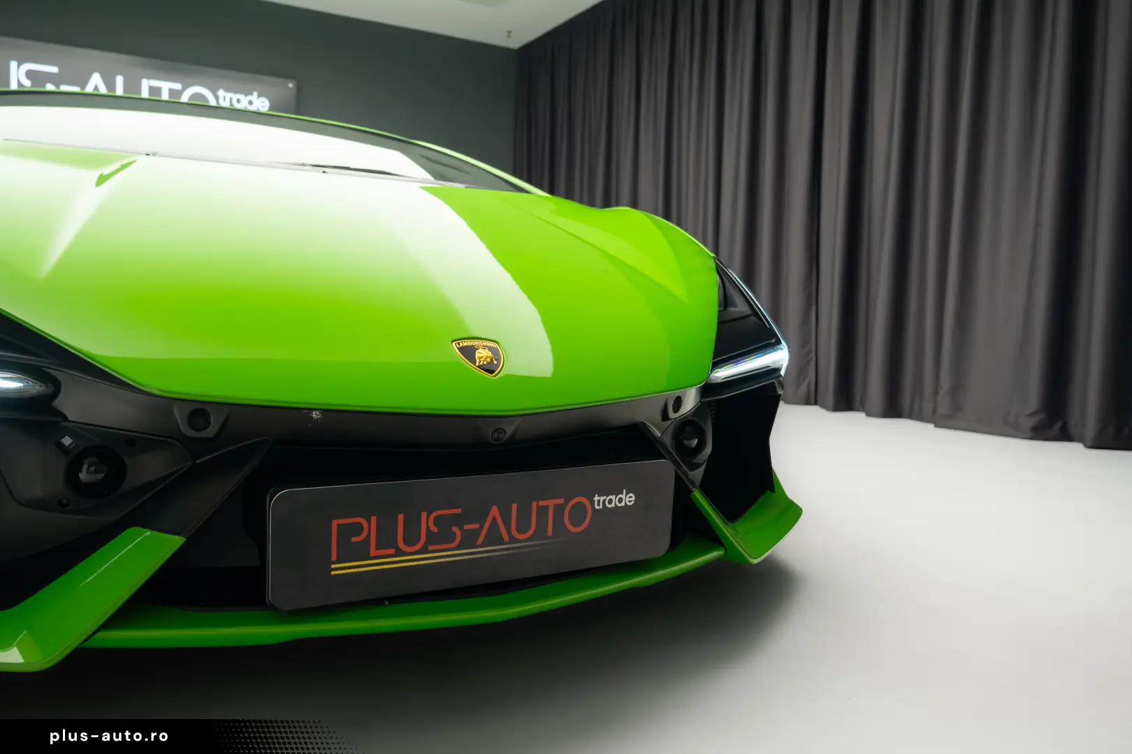 LAMBORGHINI REVUELTO