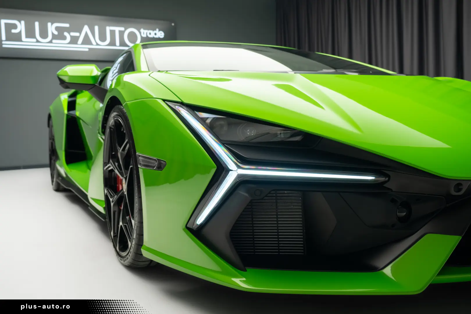 LAMBORGHINI REVUELTO