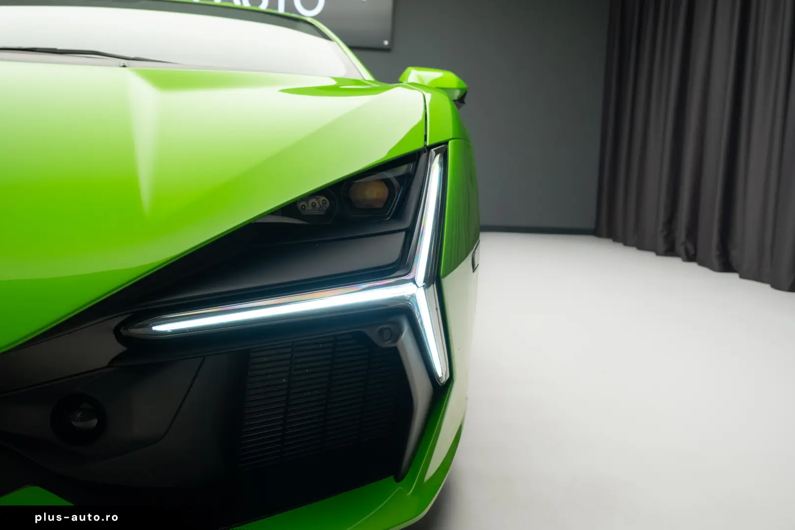 LAMBORGHINI REVUELTO