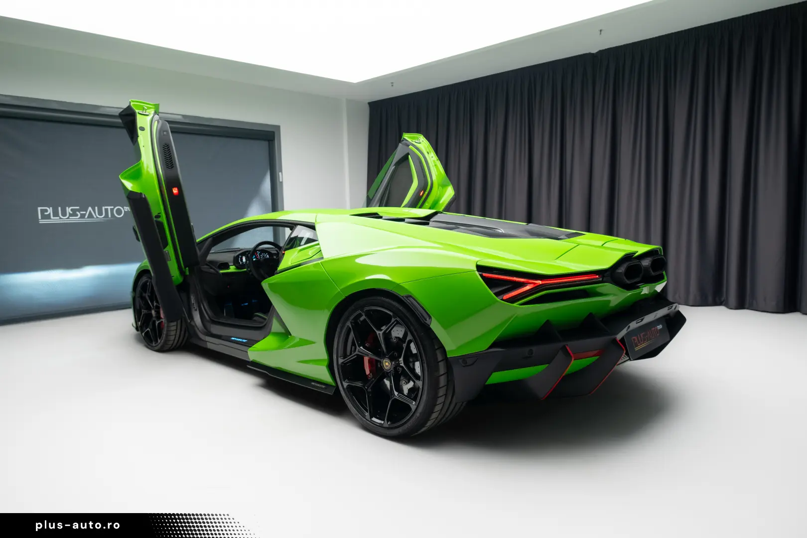 LAMBORGHINI REVUELTO