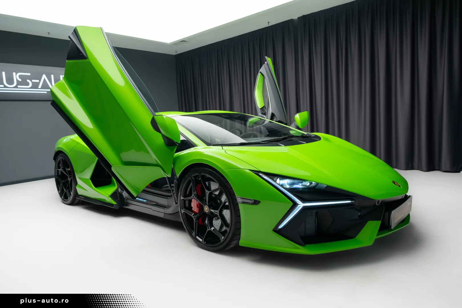 LAMBORGHINI REVUELTO