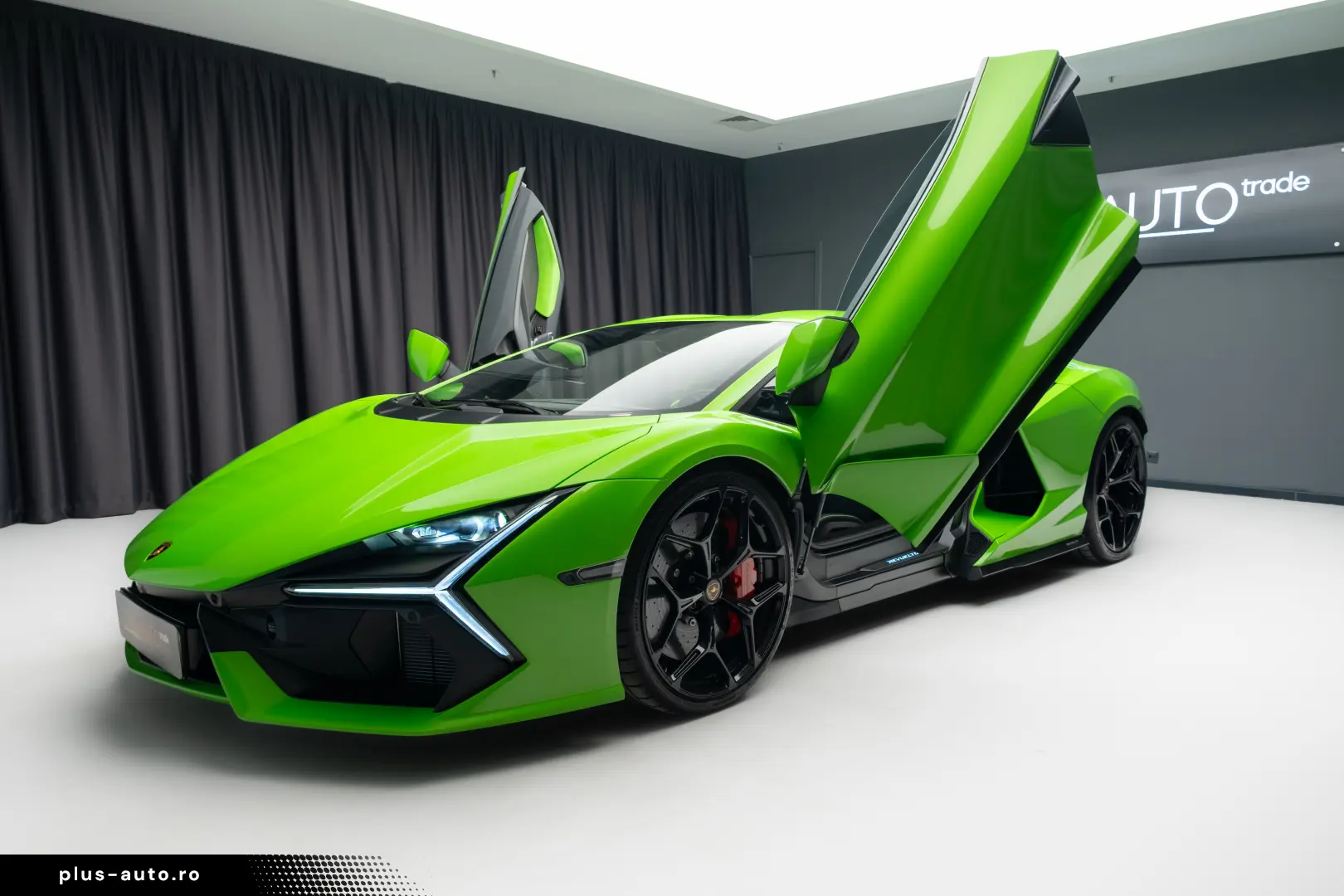 LAMBORGHINI REVUELTO