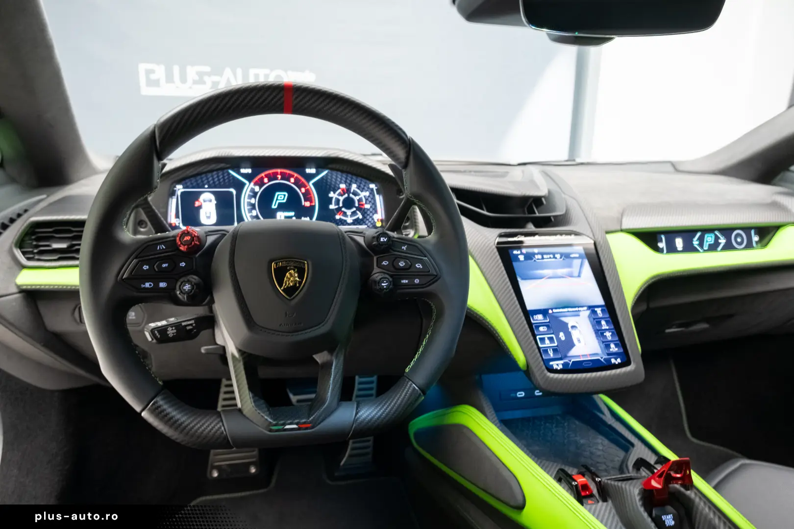 LAMBORGHINI REVUELTO