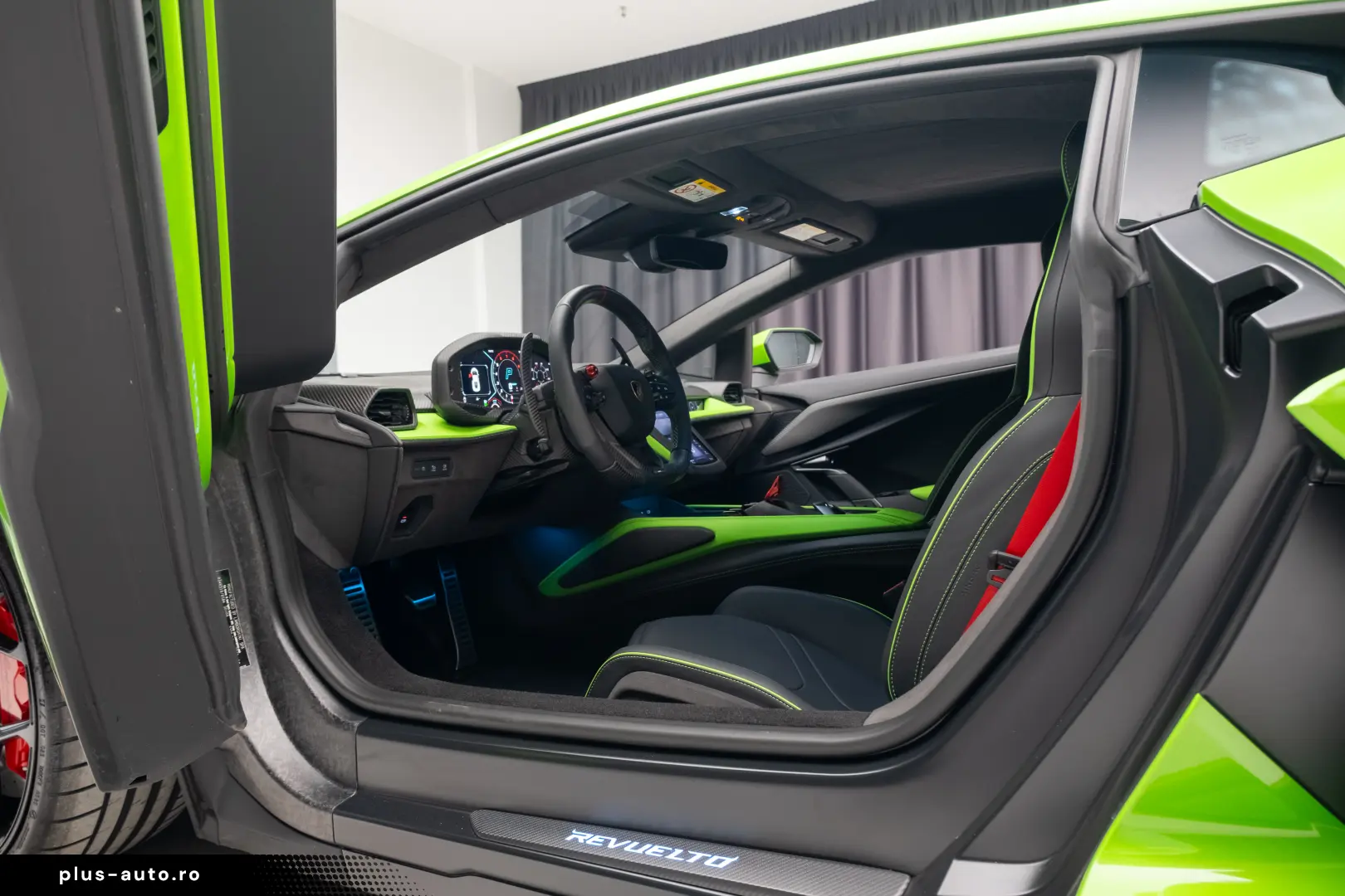 LAMBORGHINI REVUELTO