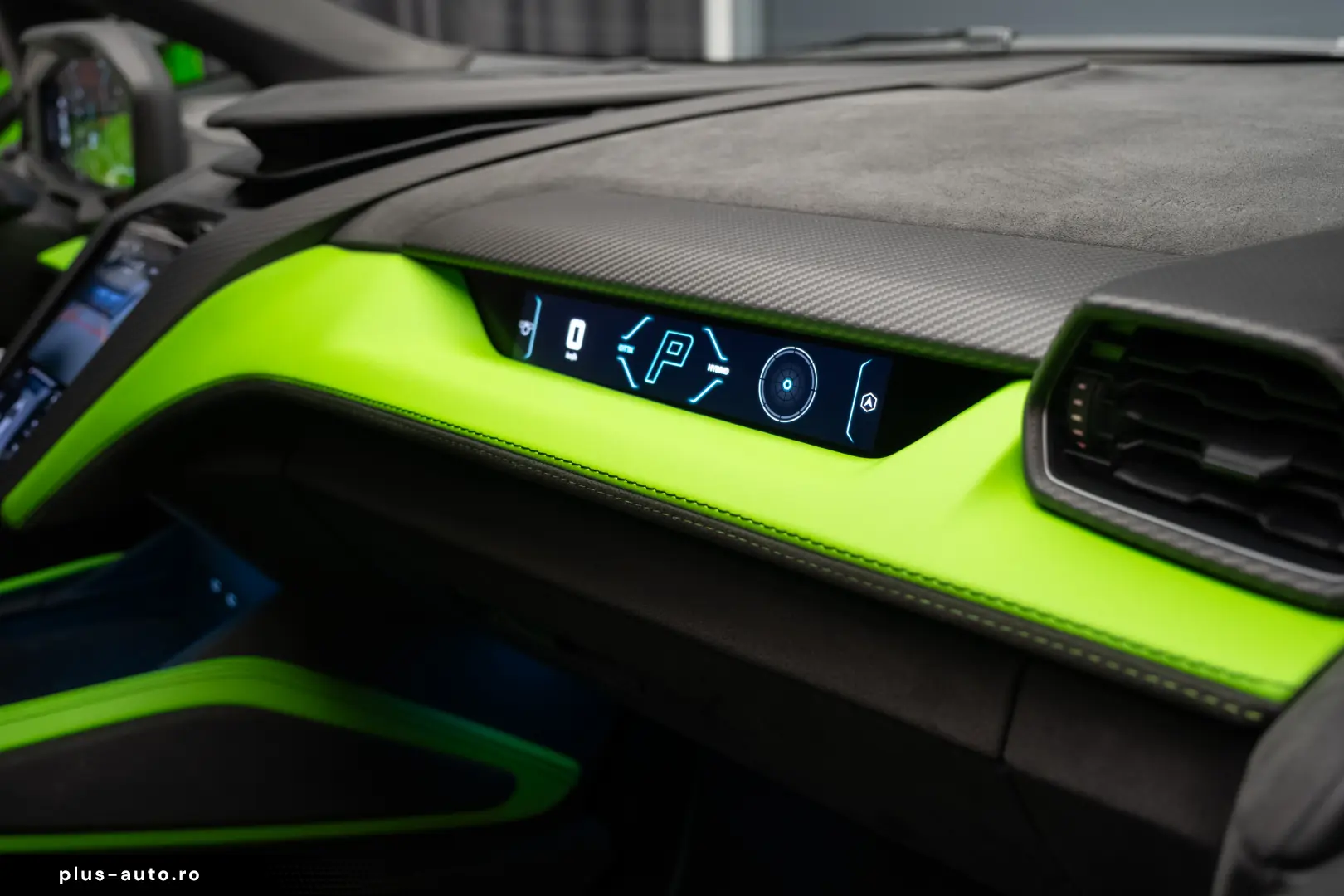 LAMBORGHINI REVUELTO