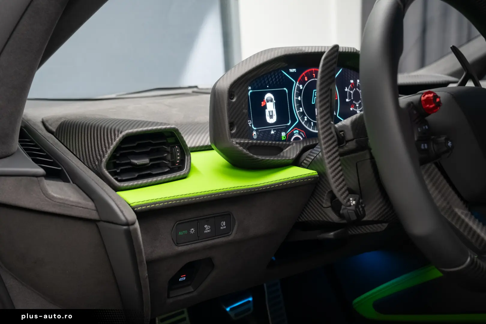 LAMBORGHINI REVUELTO