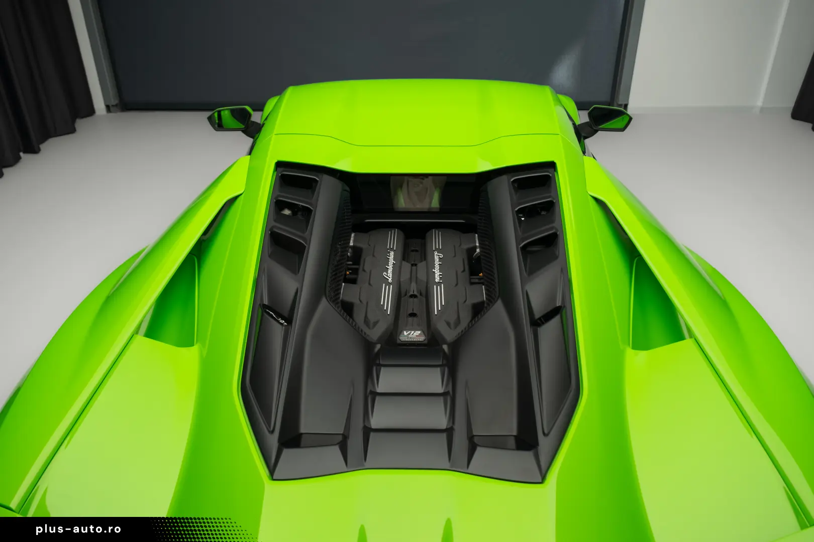 LAMBORGHINI REVUELTO