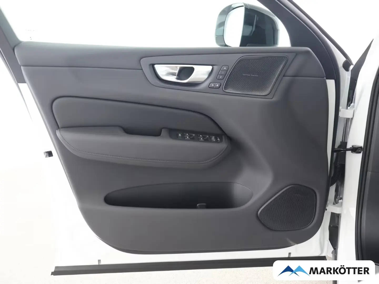 Volvo XC60 T8 AWD Plus Black Edition Plug-In