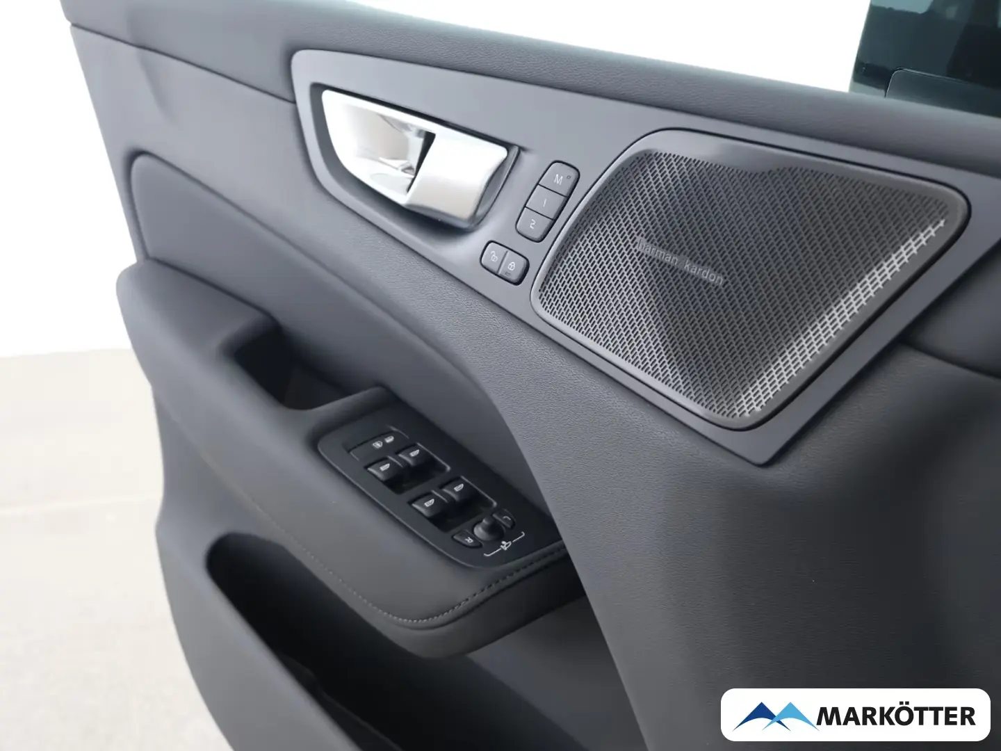 Volvo XC60 T8 AWD Plus Black Edition Plug-In