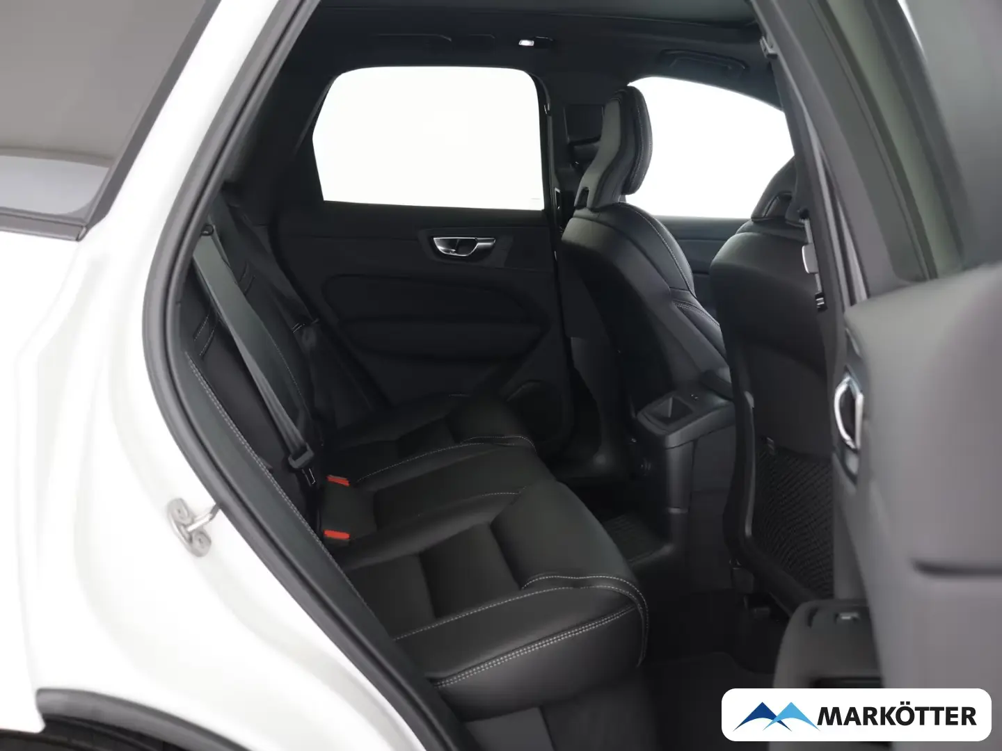 Volvo XC60 T8 AWD Plus Black Edition Plug-In