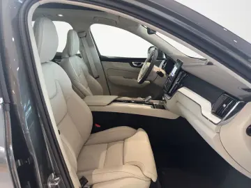 Volvo XC60 Ultra Bright Recharge Plug-In Hybrid