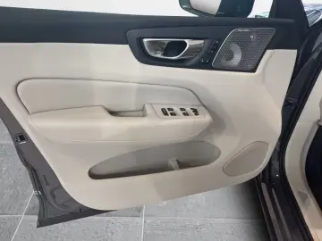 Volvo XC60 Ultra Bright Recharge Plug-In Hybrid