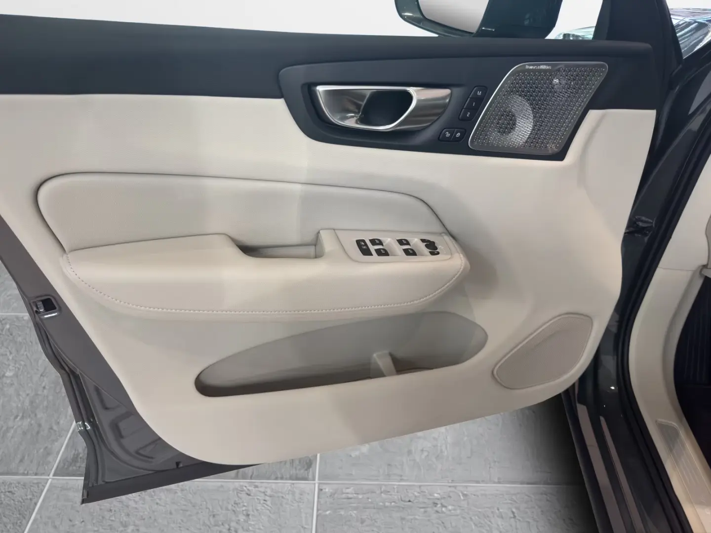 Volvo XC60 Ultra Bright Recharge Plug-In Hybrid