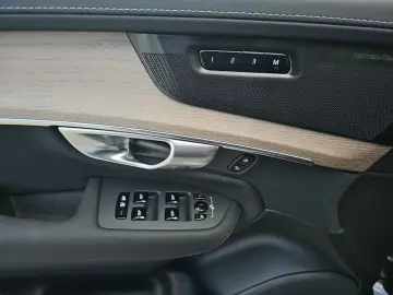 Volvo XC90 T8 Plus Dark PANO 360° HuD 7.SITZER