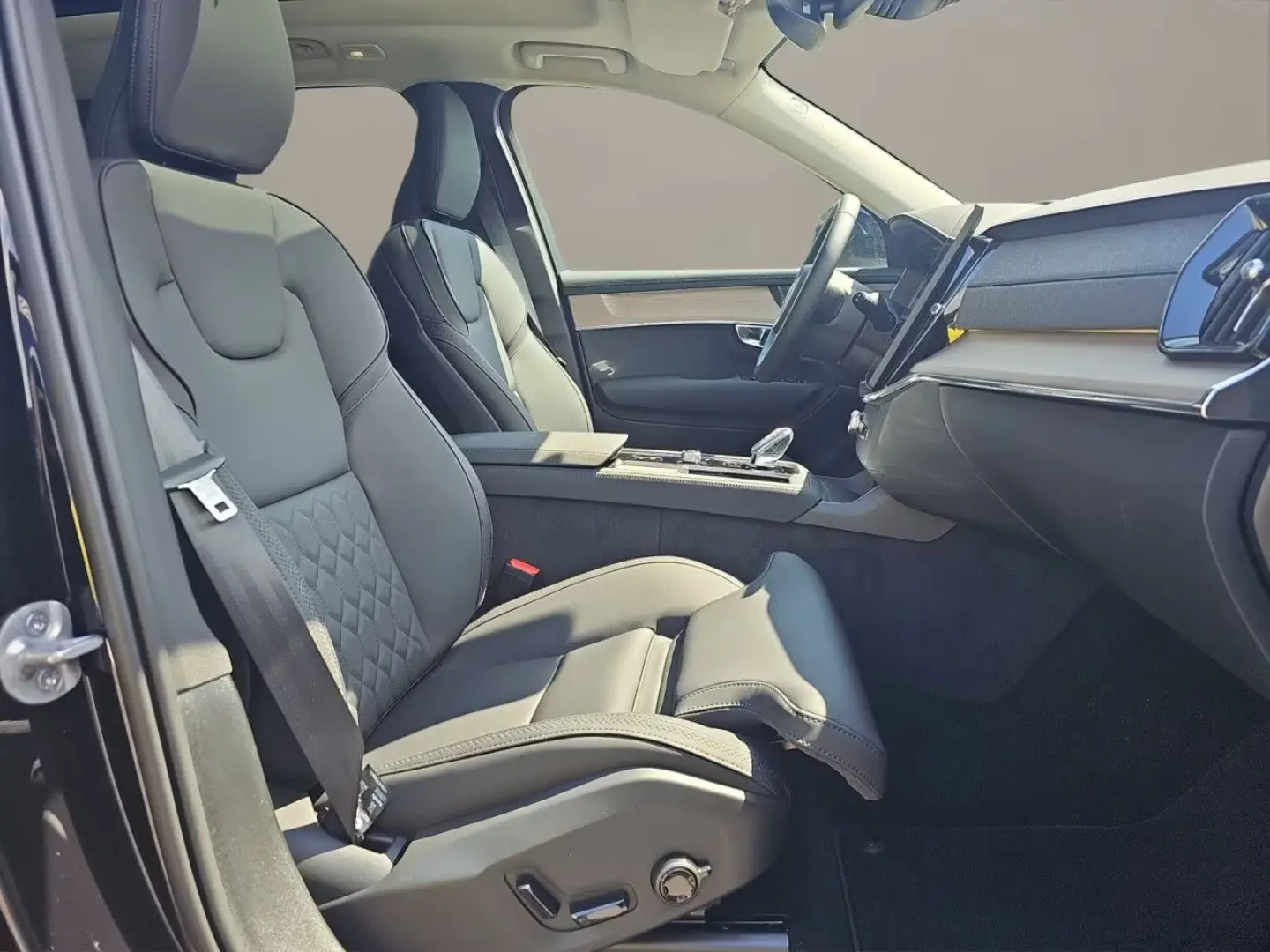 Volvo XC90 T8 Plus Dark PANO 360° HuD 7.SITZER