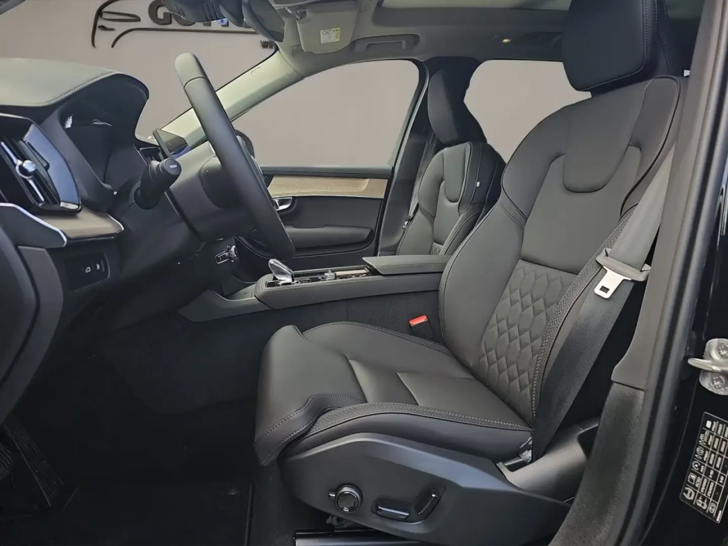 Volvo XC90 T8 Plus Dark PANO 360° HuD 7.SITZER