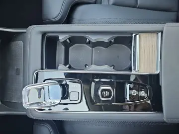 Volvo XC90 T8 Plus Dark PANO 360° HuD 7.SITZER
