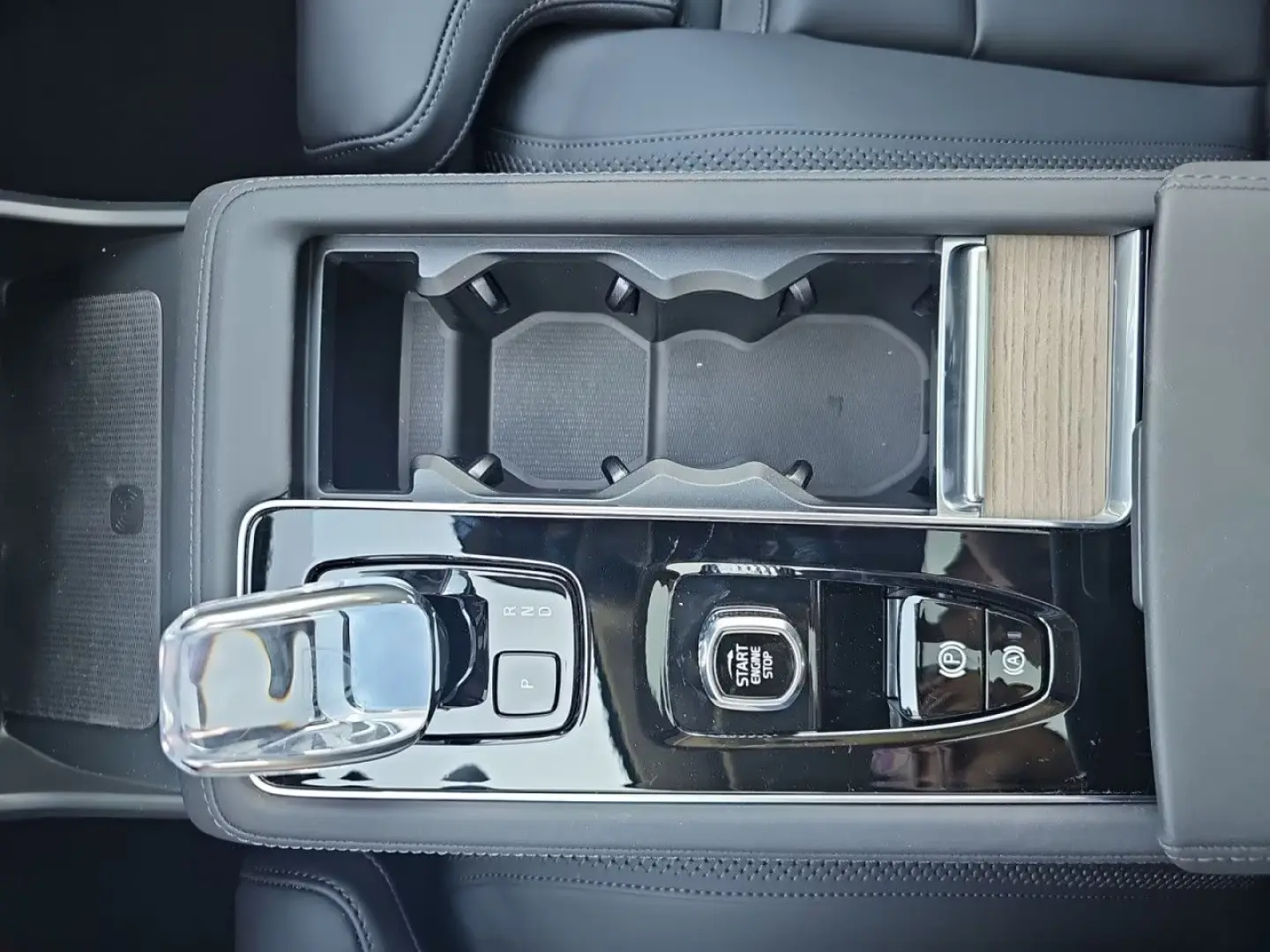 Volvo XC90 T8 Plus Dark PANO 360° HuD 7.SITZER