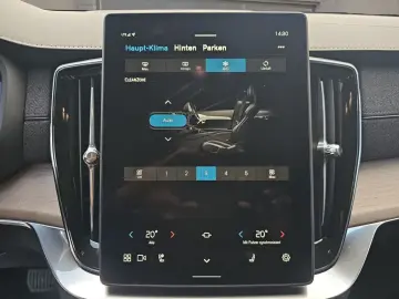 Volvo XC90 T8 Plus Dark PANO 360° HuD 7.SITZER