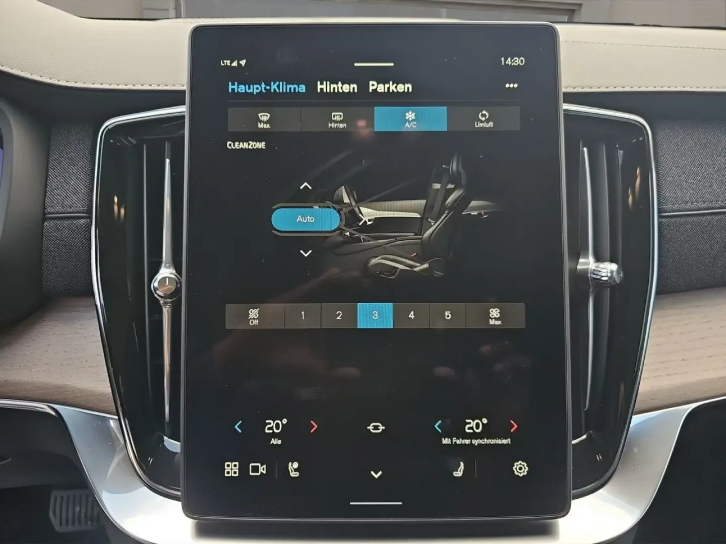 Volvo XC90 T8 Plus Dark PANO 360° HuD 7.SITZER