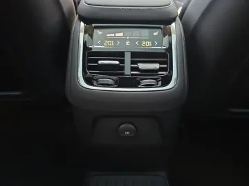 Volvo XC90 T8 Plus Dark PANO 360° HuD 7.SITZER
