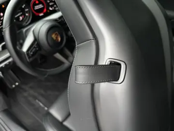Porsche 992 911 Carrera 4 GTS BOSE