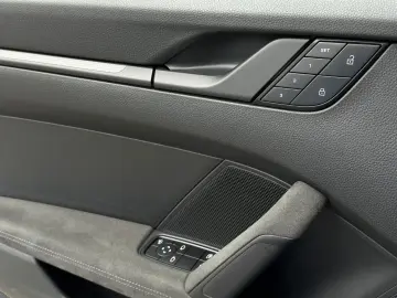 Porsche 992 911 Carrera 4 GTS BOSE