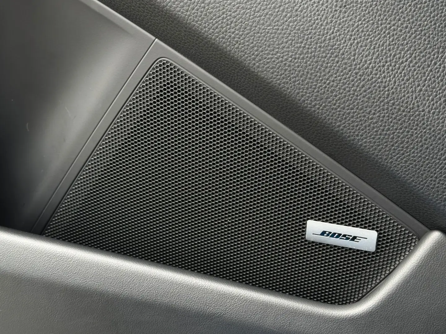 Porsche 992 911 Carrera 4 GTS BOSE