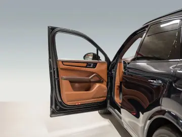 Cayenne E-Hybrid PDCC BOSE Surround View 18-Wege