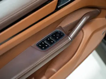 Cayenne E-Hybrid PDCC BOSE Surround View 18-Wege