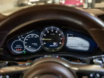 Cayenne E-Hybrid PDCC BOSE Surround View 18-Wege