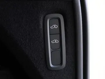 Volvo XC90 T8 Ultra Dark Recharge Plug-In