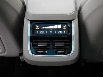 Volvo XC90 T8 Ultra Dark Recharge Plug-In