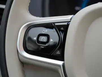 Volvo XC90 T8 Ultra Dark Recharge Plug-In